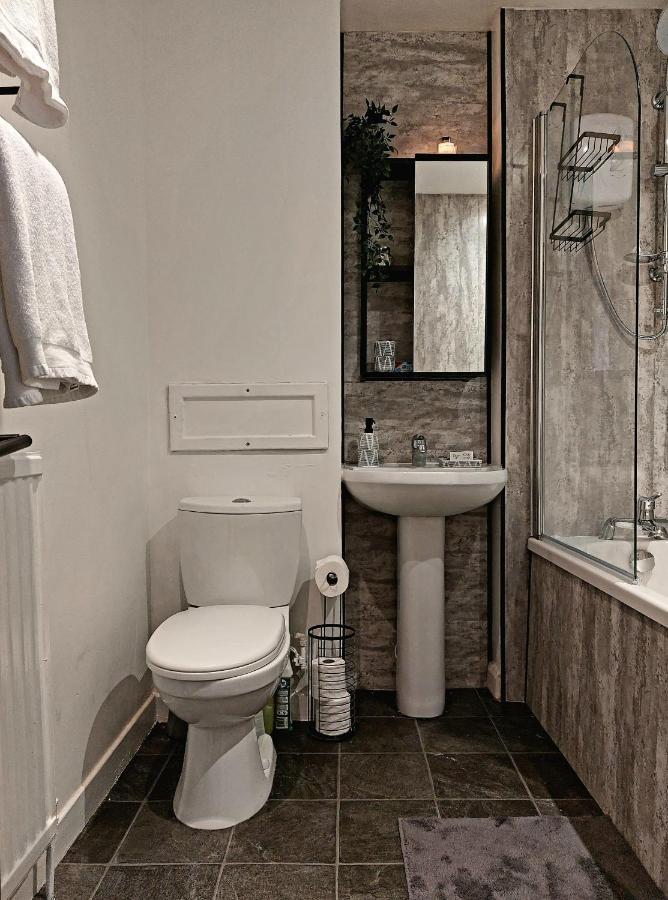 דירות המילטון Modern & Bright, G/F, 1Br Apt. Real Hidden Gem מראה חיצוני תמונה